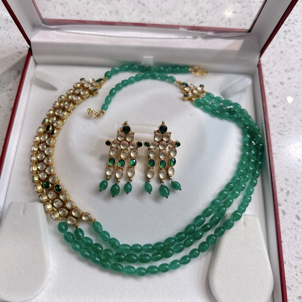 Beautiful costume jewelry - green beads and stones